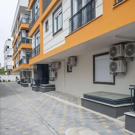 1-kaleici Ve Markantalya'ya Yakin Bueyuek Ev