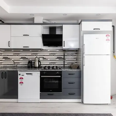 Appartement 1-kaleici Ve Markantalya'ya Yakin Bueyuek Ev